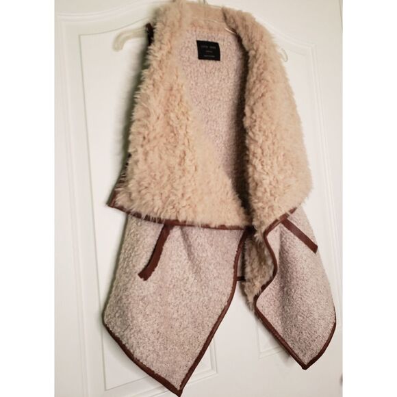 Love Tree Vest  - Picture 3 of 7